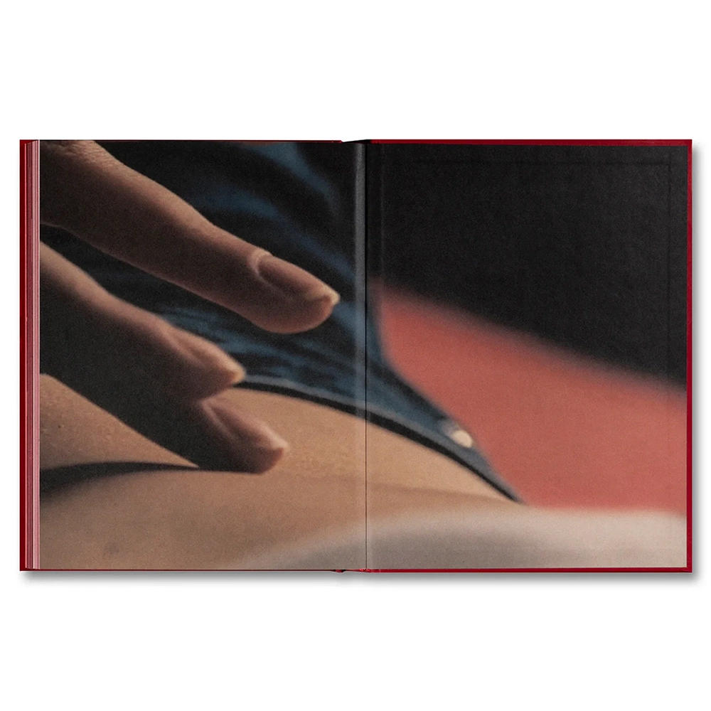 【A24】IN THE MOOD?: OVER 100 SENSUAL, EROTIC, AND DOWNRIGHT HORNY MOVIE RECOMMENDATIONS 「A24 Books」が贈る、官能的な映画ガイド
