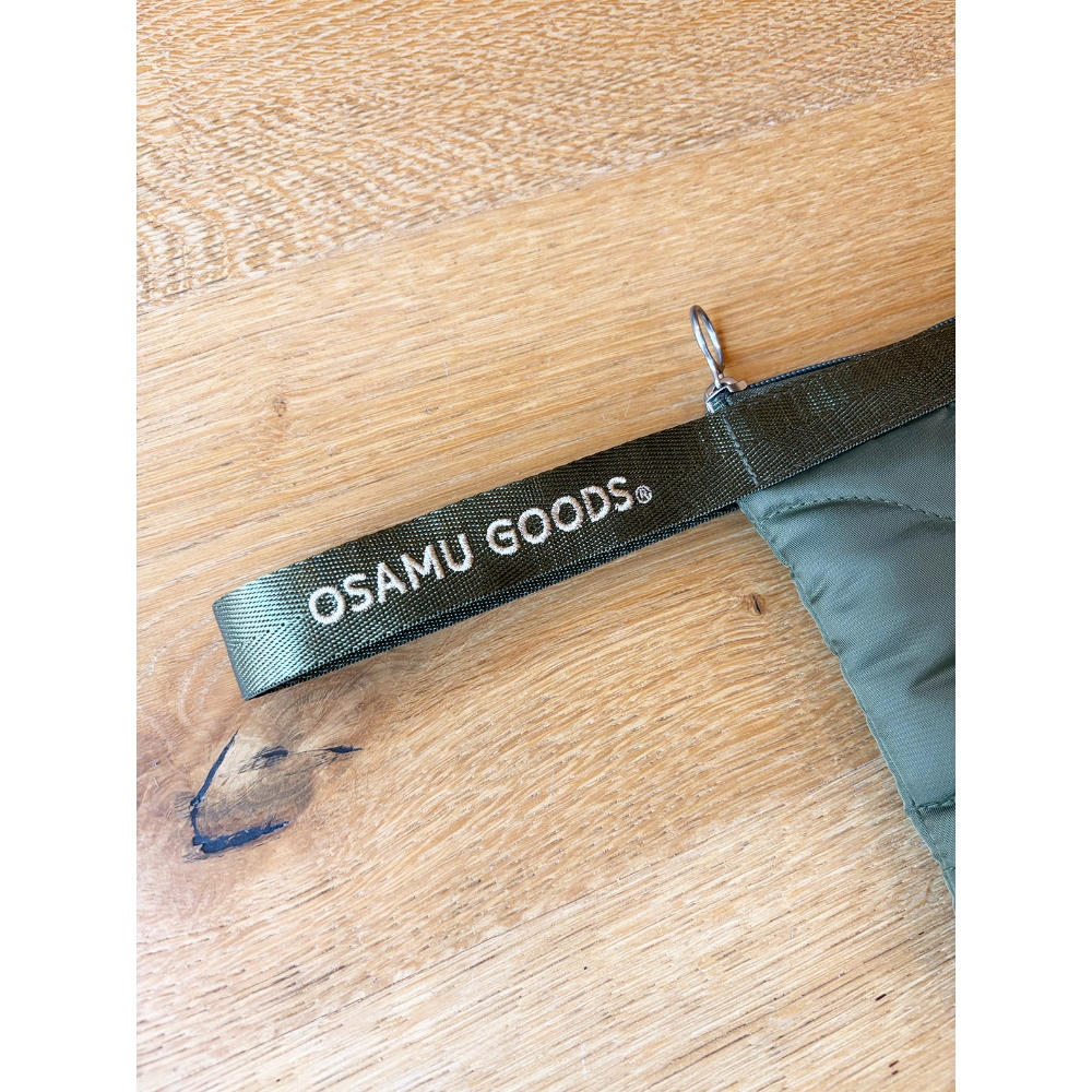 【予約受付中】【蔦屋書店感謝祭_202609】millvalley OSAMU GOODS flat quilt pouch_olive ※2026年9月4日発売以降順次発送予定）
