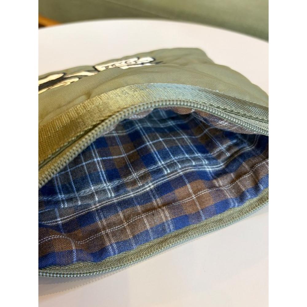 【予約受付中】【蔦屋書店感謝祭_202609】millvalley OSAMU GOODS flat quilt pouch_olive ※2026年9月4日発売以降順次発送予定）
