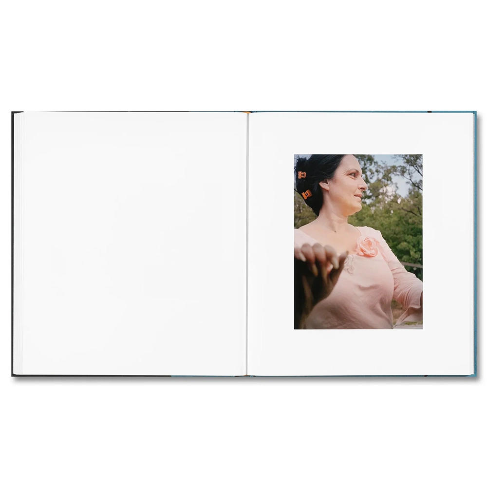 【予約／サイン本】MOUNTAIN BLACK HEART by Irina Rozovsky（イリーナ・ロゾフスキー）写真集　※8月下旬～9月上旬頃入荷予定