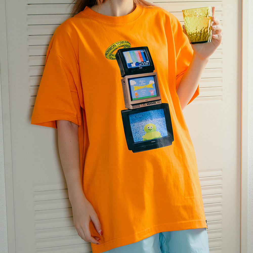 【サイズ選択可】パチもんのトモダチ！グラフィックTシャツ（オレンジ）／The TOMODACHI！