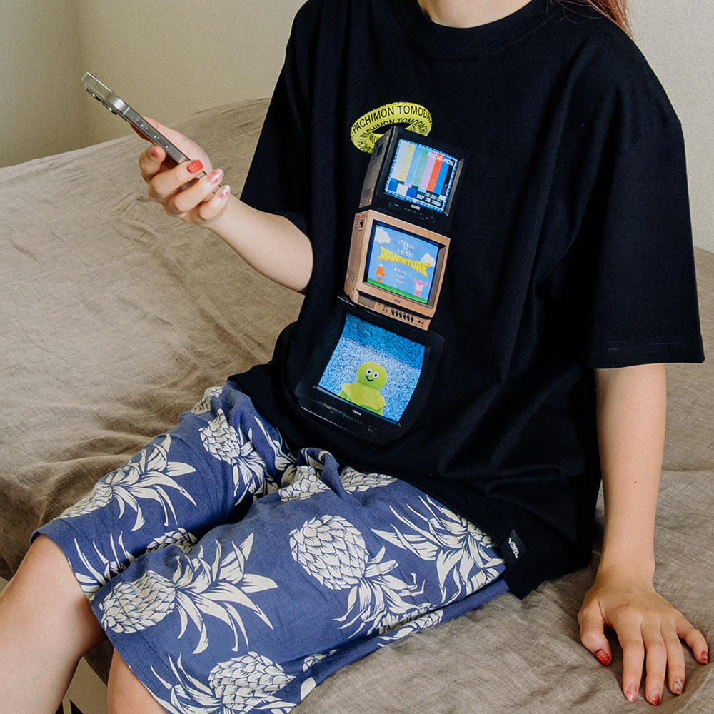 【サイズ選択可】パチもんのトモダチ！グラフィックTシャツ（ブラック）／The TOMODACHI！