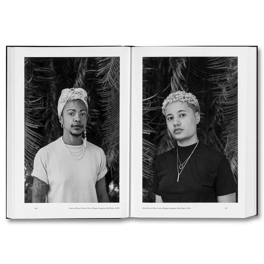 【予約】FACES AND PHASES by Zanele Muholi（ザネレ・ムホリ） 写真集 ※10月中旬入荷予定