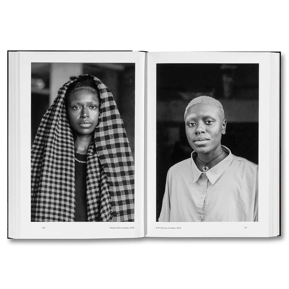 【予約】FACES AND PHASES by Zanele Muholi（ザネレ・ムホリ） 写真集 ※10月中旬入荷予定
