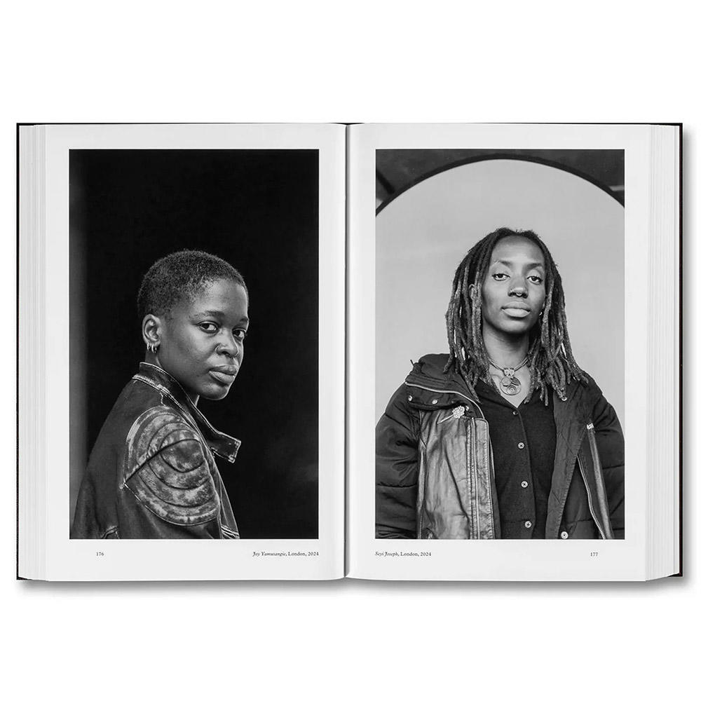 【予約】FACES AND PHASES by Zanele Muholi（ザネレ・ムホリ） 写真集 ※10月中旬入荷予定