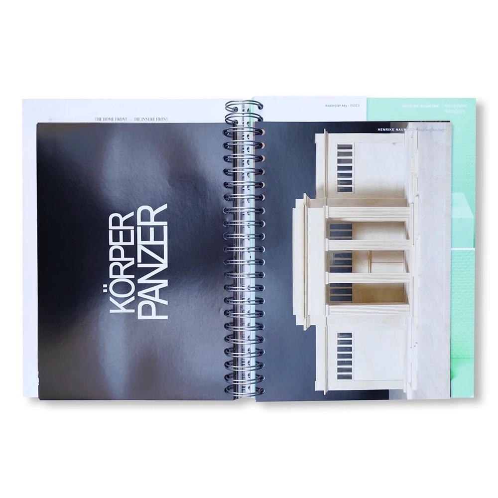 DIE INNERE FRONT - THE HOME FRONT by Henrike Naumann（ヘンリケ・ナウマン）作品集