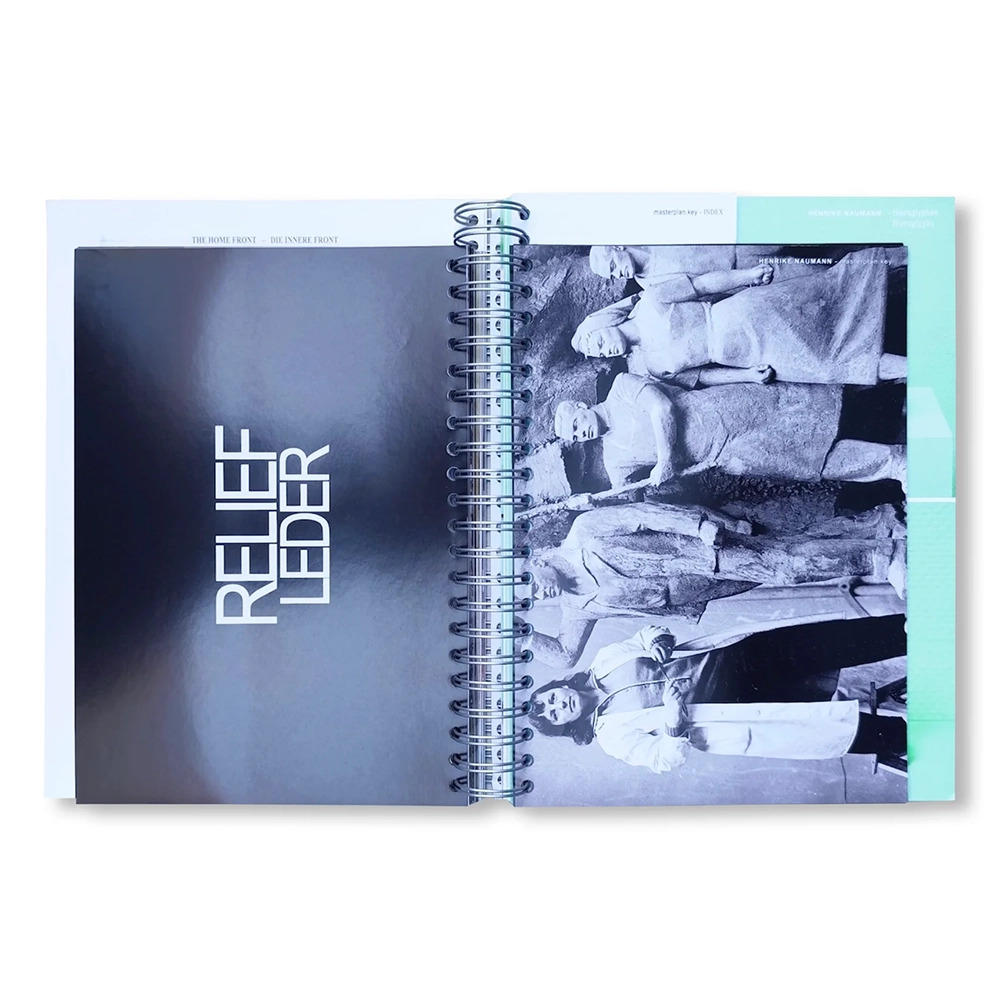 DIE INNERE FRONT - THE HOME FRONT by Henrike Naumann（ヘンリケ・ナウマン）作品集