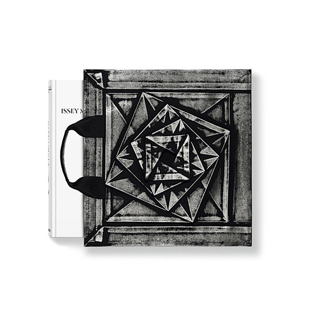 【Collector's Edition／XL】ISSEY MIYAKE 三宅一生　作品集