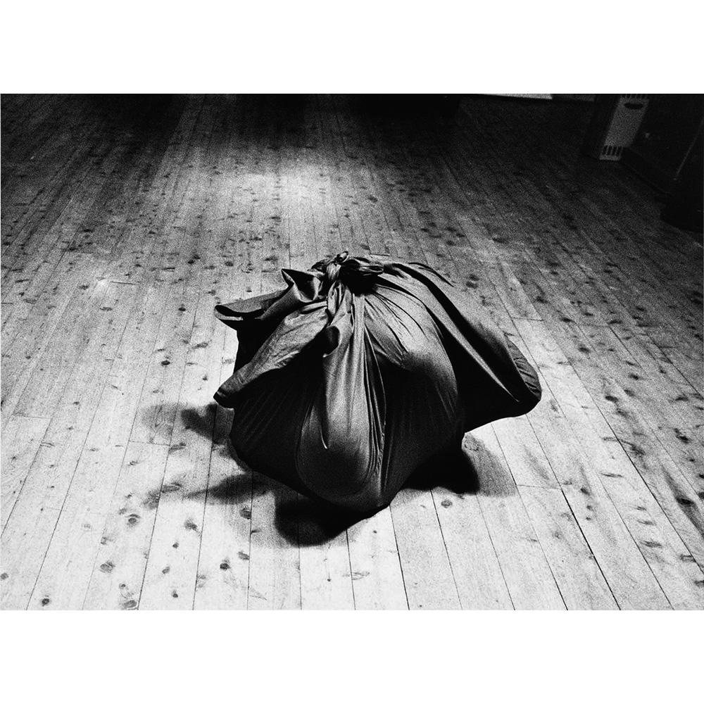 【限定900部／サイン入り】Tatsumi Hijikata Furoshiki and Dog 石黒健治 写真集